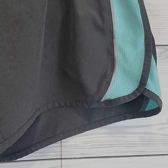 Lucy Flex Women's athletic shorts with lined bikini bottoms Size M - Picture 3 of 11